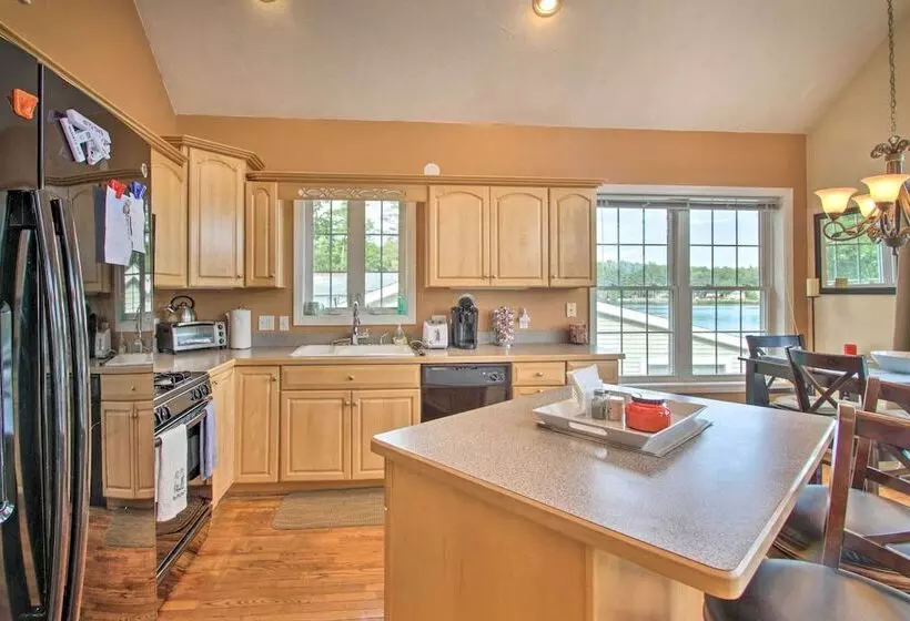 Waterside Haven On Milton Pond W/ Deck & Boat Dock