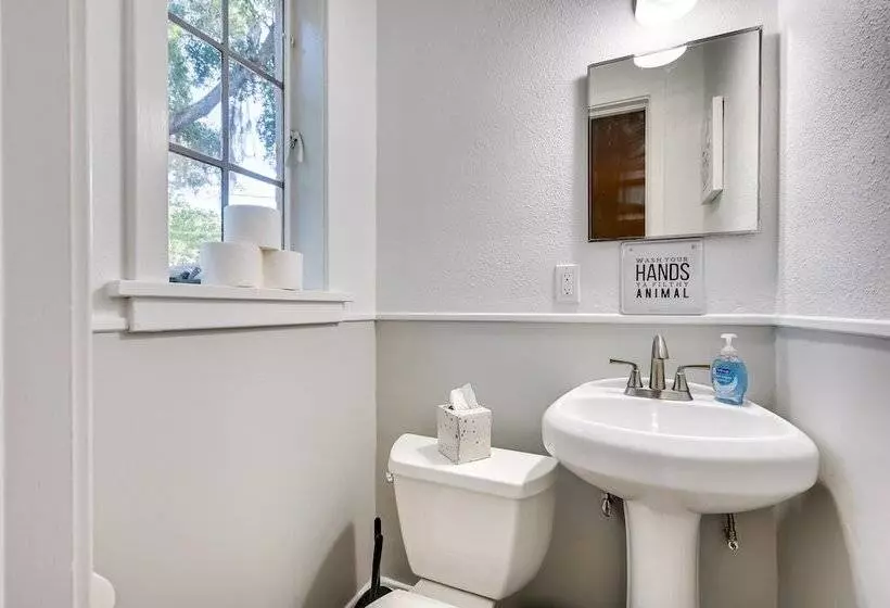 Winter Haven Abode Near Lakes & Attractions
