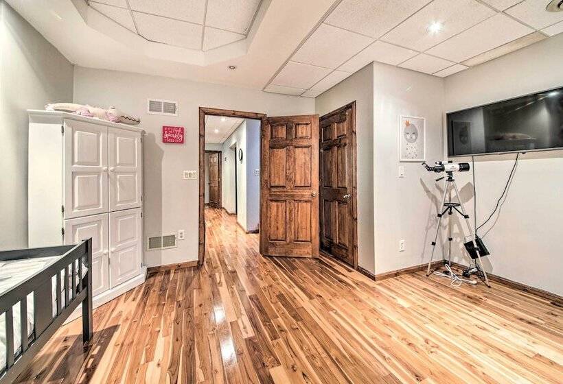 Woodsy Home W/ View, 1 Mi To Lake Shelbyville