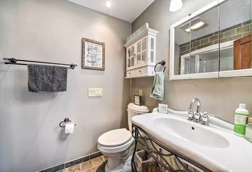 Woodsy Home W/ View, 1 Mi To Lake Shelbyville