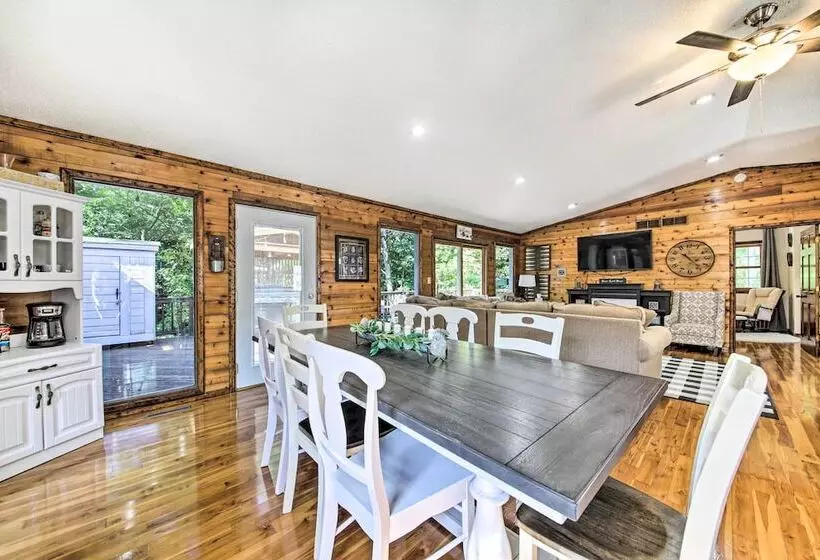 Woodsy Home W/ View, 1 Mi To Lake Shelbyville