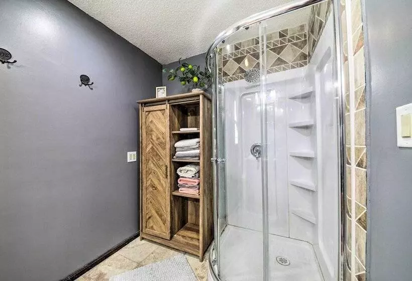 Woodsy Home W/ View, 1 Mi To Lake Shelbyville