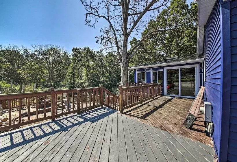 Woodsy Home W/ View, 1 Mi To Lake Shelbyville