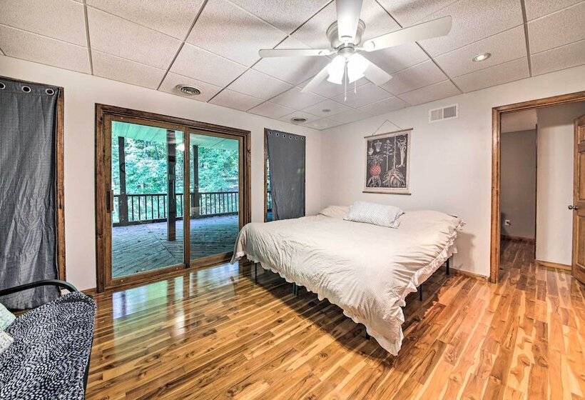 Woodsy Home W/ View, 1 Mi To Lake Shelbyville