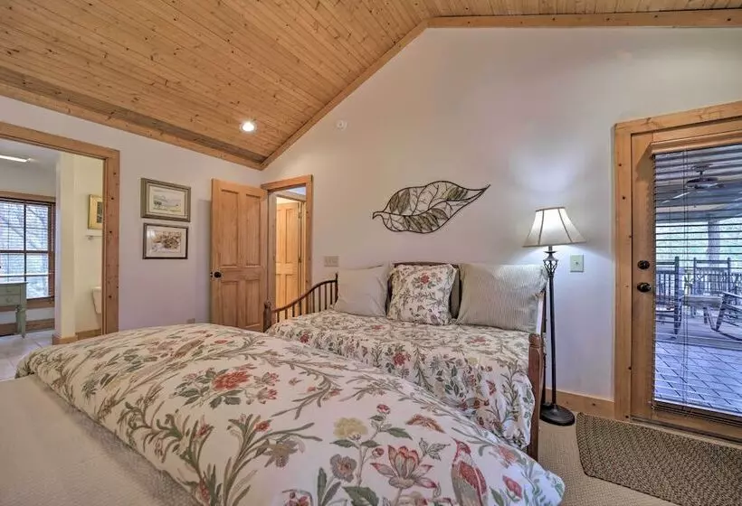 Woodsy Smoky Mtn Hideaway W/ Grill & Views!