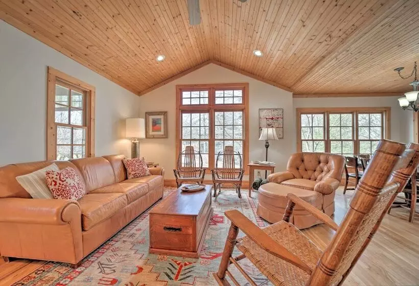 Woodsy Smoky Mtn Hideaway W/ Grill & Views!