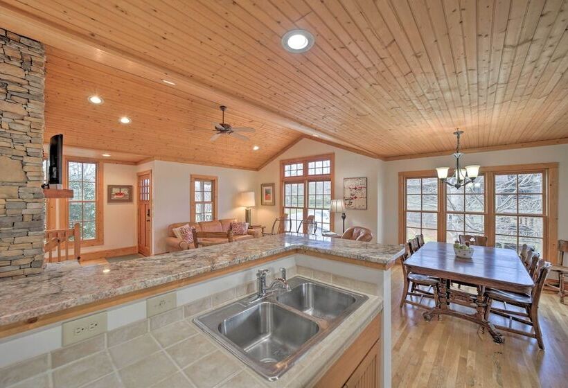 Woodsy Smoky Mtn Hideaway W/ Grill & Views!