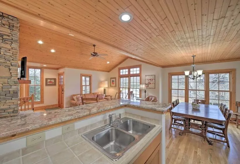 Woodsy Smoky Mtn Hideaway W/ Grill & Views!