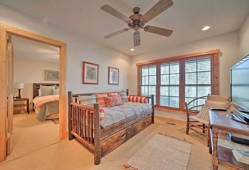 Woodsy Smoky Mtn Hideaway W/ Grill & Views!