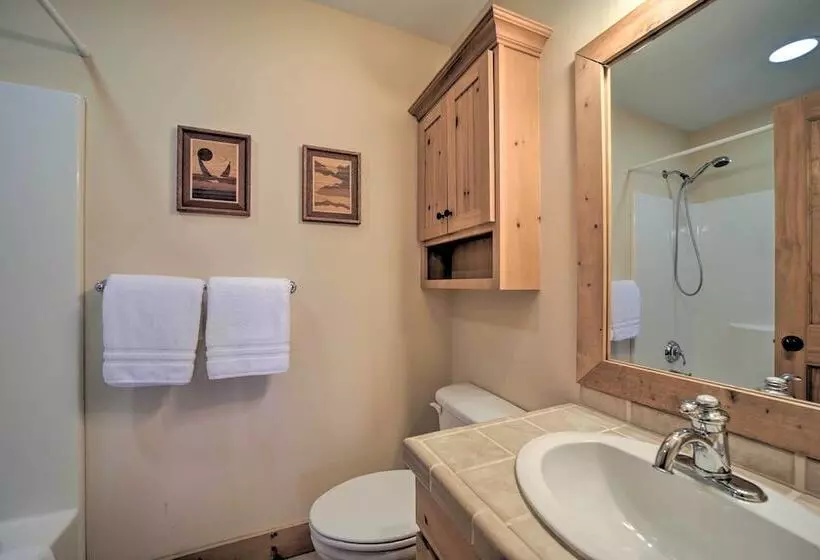 Woodsy Smoky Mtn Hideaway W/ Grill & Views!