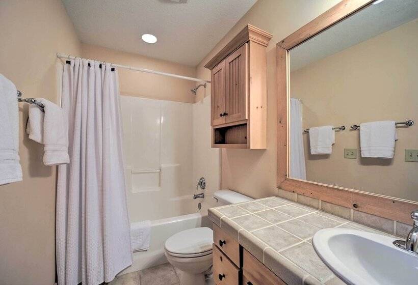 Woodsy Smoky Mtn Hideaway W/ Grill & Views!