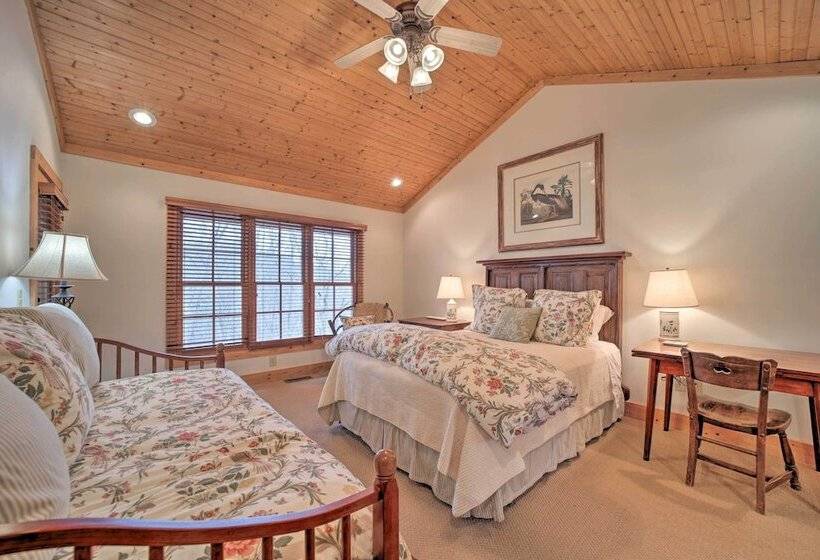 Woodsy Smoky Mtn Hideaway W/ Grill & Views!