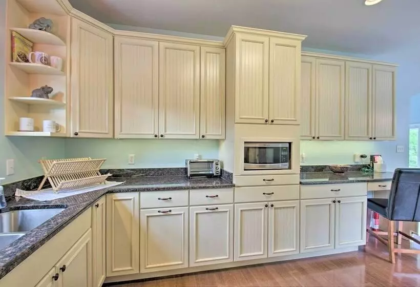 Yogis Paradise W/ Deck ~ 1 Mi To Yogaville!