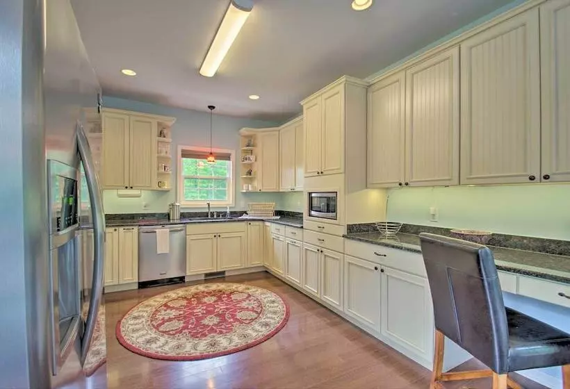 Yogis Paradise W/ Deck ~ 1 Mi To Yogaville!