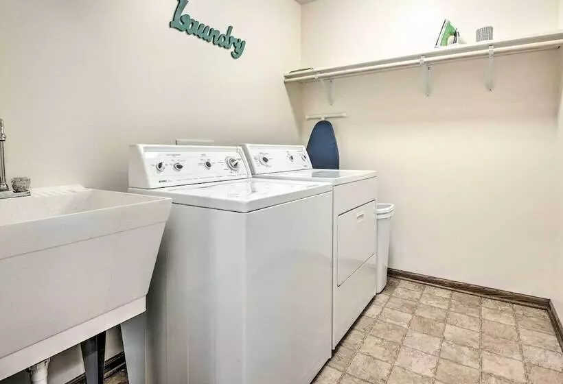 Altoona Home 11 Mi To Downtown Des Moines