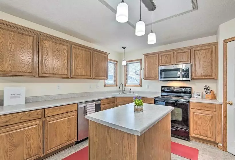 Altoona Home 11 Mi To Downtown Des Moines