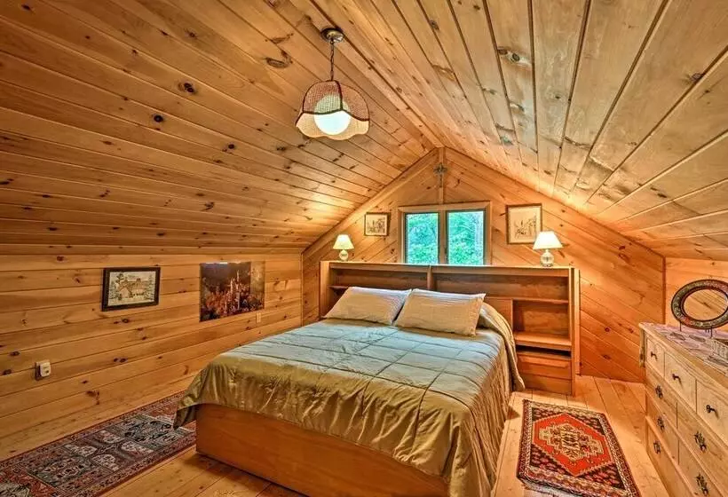 Bedford House On 1 Acre W/ Deck, Views!