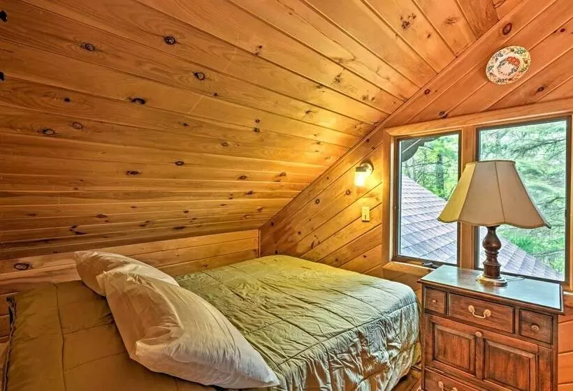 Bedford House On 1 Acre W/ Deck, Views!