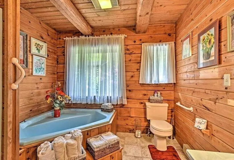 Bedford House On 1 Acre W/ Deck, Views!