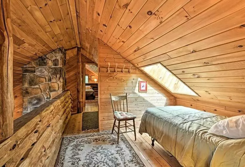 Bedford House On 1 Acre W/ Deck, Views!