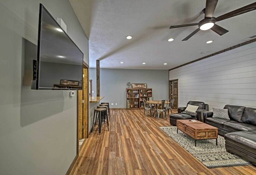 Camp Monroe In Bloomington W/ Deck & Views!