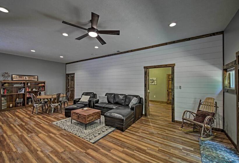 Camp Monroe In Bloomington W/ Deck & Views!