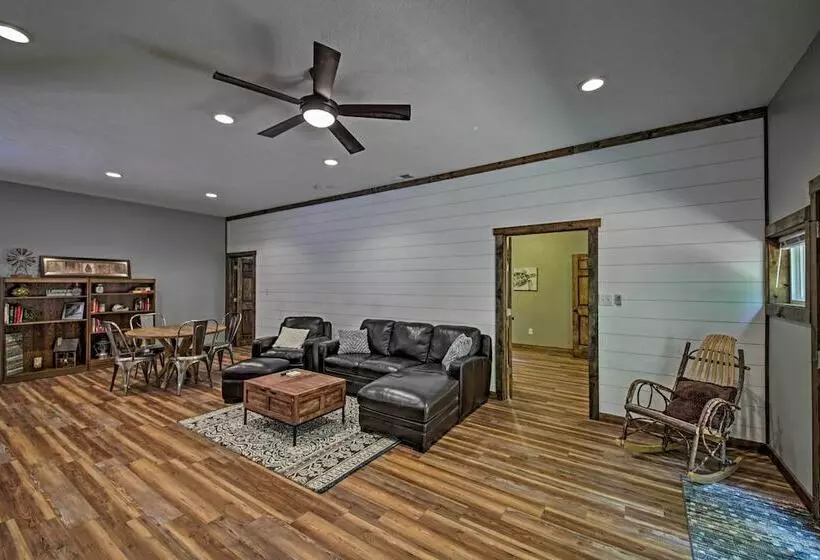 Camp Monroe In Bloomington W/ Deck & Views!