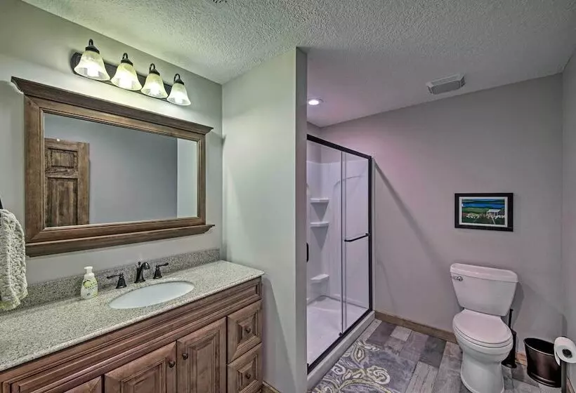 Camp Monroe In Bloomington W/ Deck & Views!