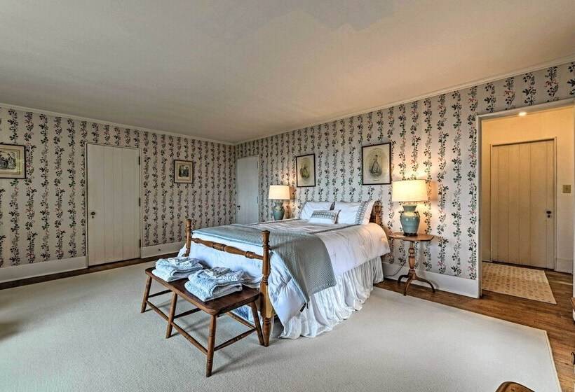 Charming Historic Family Home W/ Mountain Views!