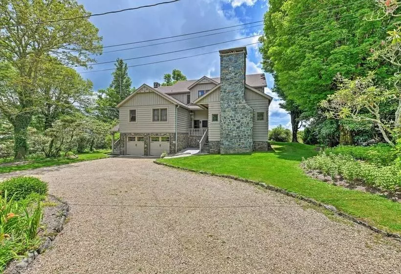 Charming Historic Family Home W/ Mountain Views!