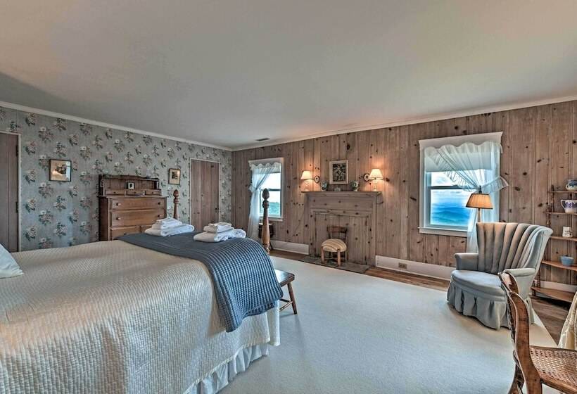 Charming Historic Family Home W/ Mountain Views!