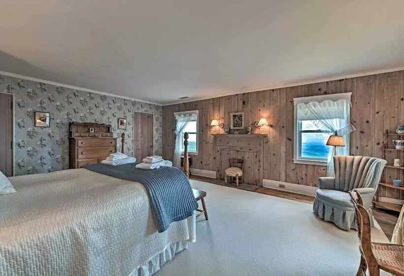 Charming Historic Family Home W/ Mountain Views!