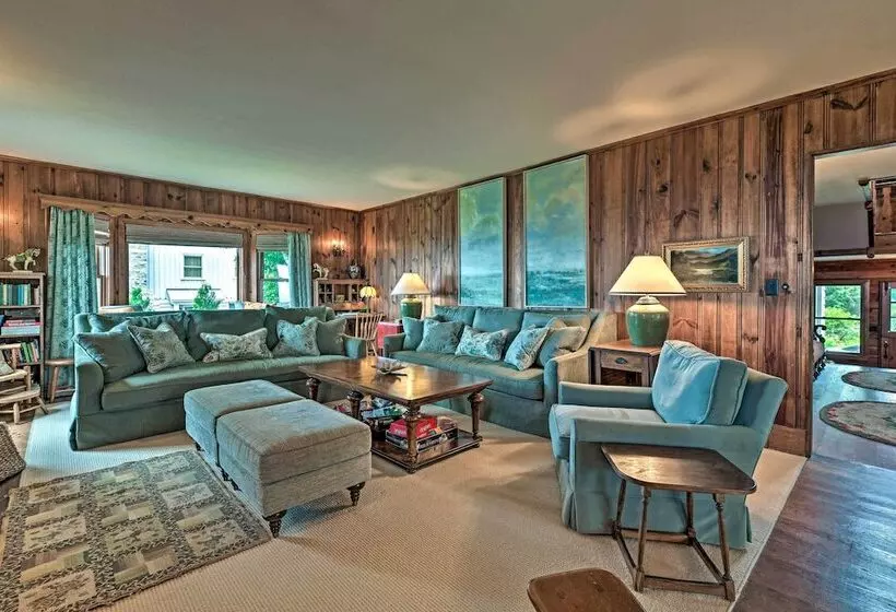 Charming Historic Family Home W/ Mountain Views!