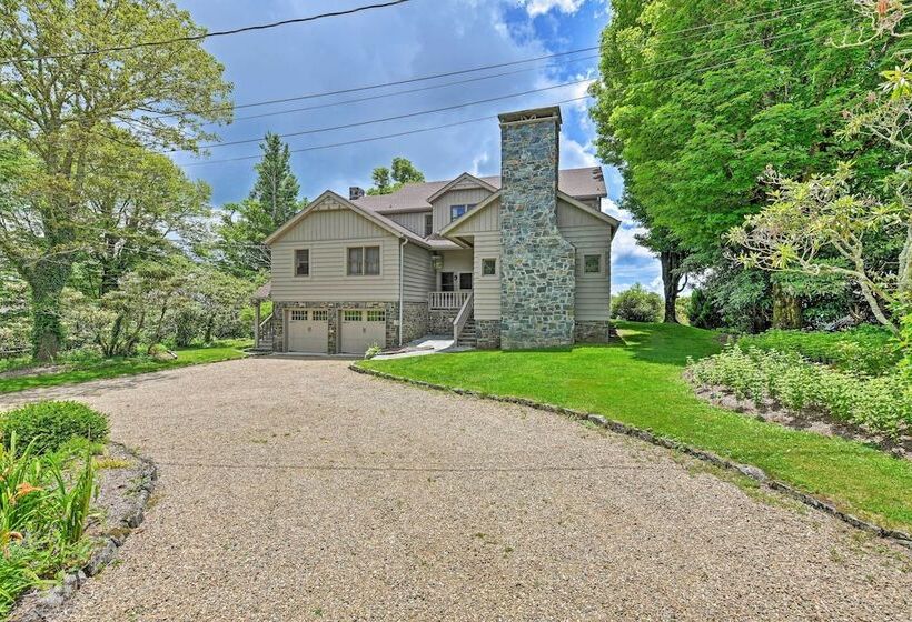 Charming Historic Family Home W/ Mountain Views!