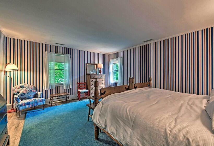 Charming Historic Family Home W/ Mountain Views!