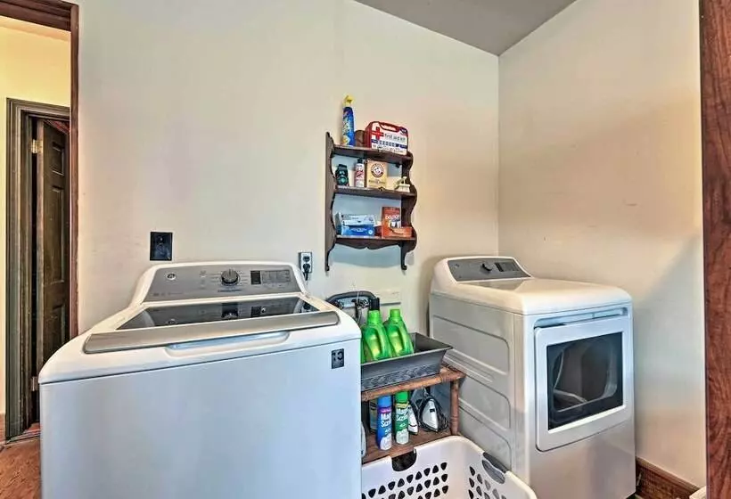 Charming Historic Family Home W/ Mountain Views!