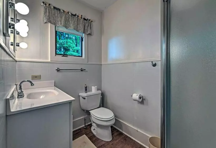 Charming Historic Family Home W/ Mountain Views!