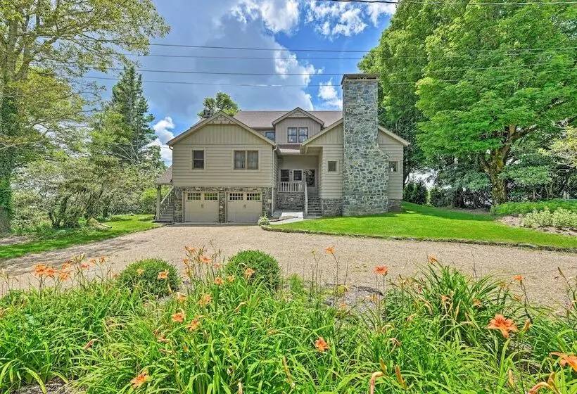 Charming Historic Family Home W/ Mountain Views!