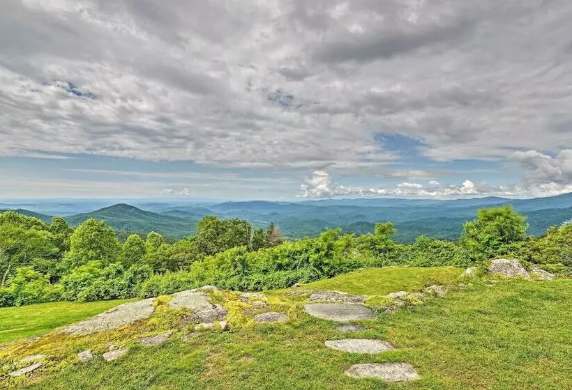 Charming Historic Family Home W/ Mountain Views!