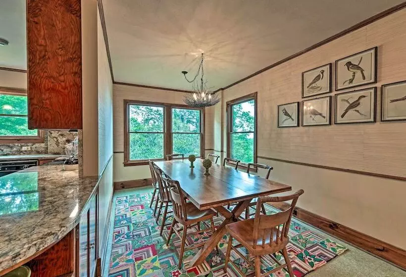 Charming Historic Family Home W/ Mountain Views!