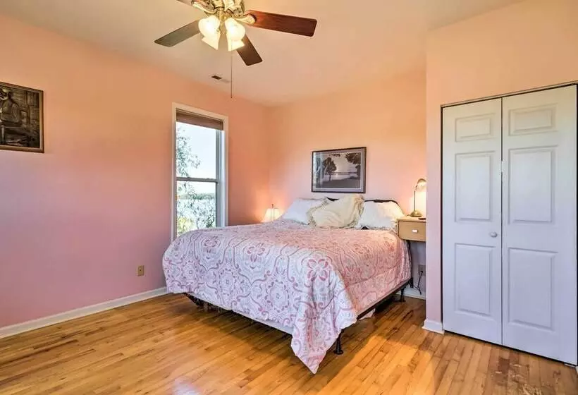 Charming Waterfront Home: Fish, Boat + More!