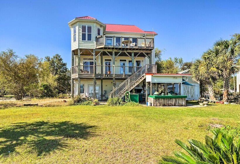 Charming Waterfront Home: Fish, Boat + More!