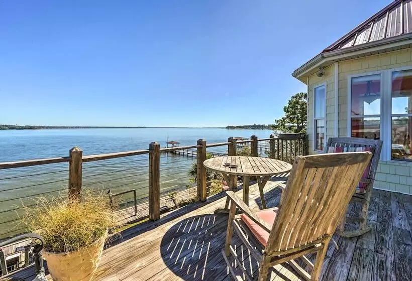 Charming Waterfront Home: Fish, Boat + More!