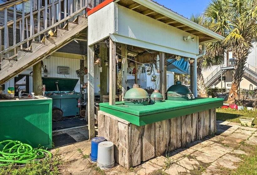 Charming Waterfront Home: Fish, Boat + More!