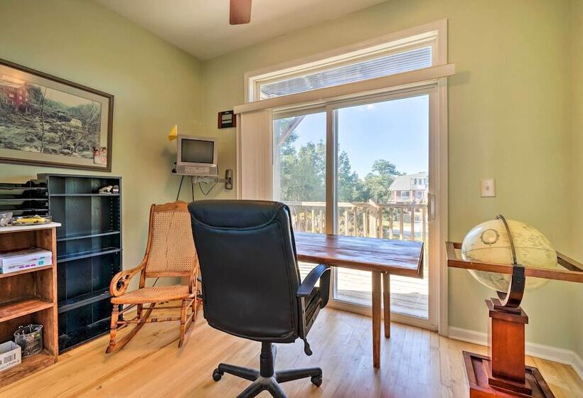 Charming Waterfront Home: Fish, Boat + More!