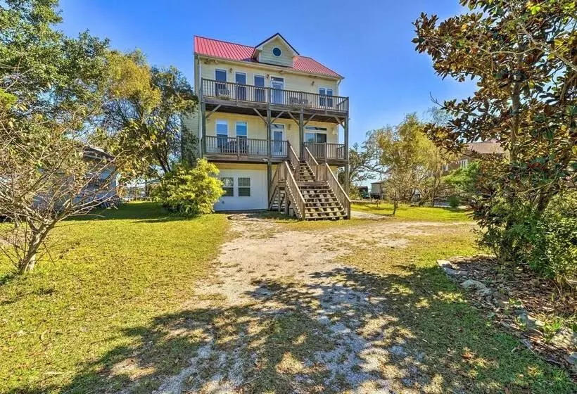 Charming Waterfront Home: Fish, Boat + More!