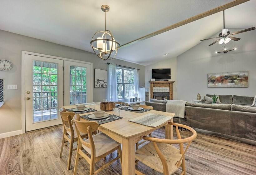 Chic Bella Vista Getaway: Bike The Back 40!