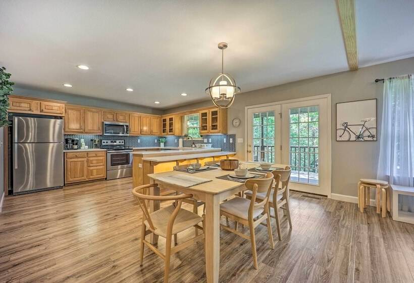 Chic Bella Vista Getaway: Bike The Back 40!