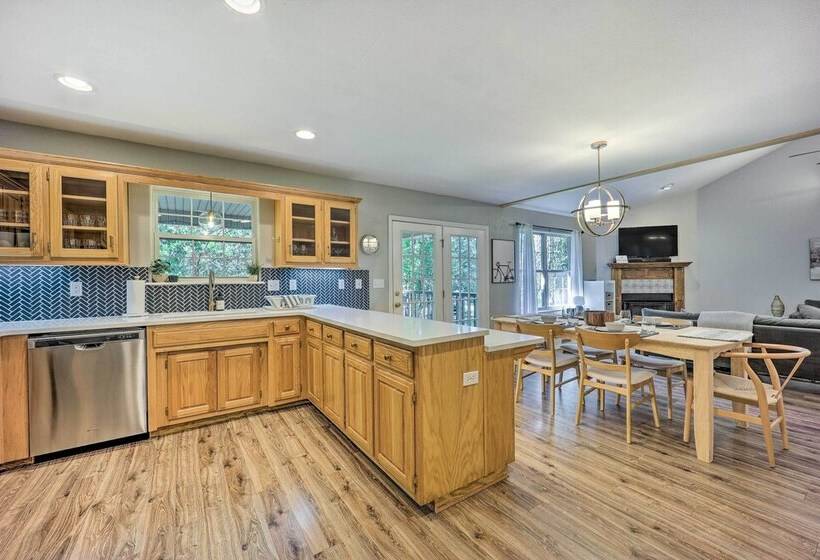 Chic Bella Vista Getaway: Bike The Back 40!