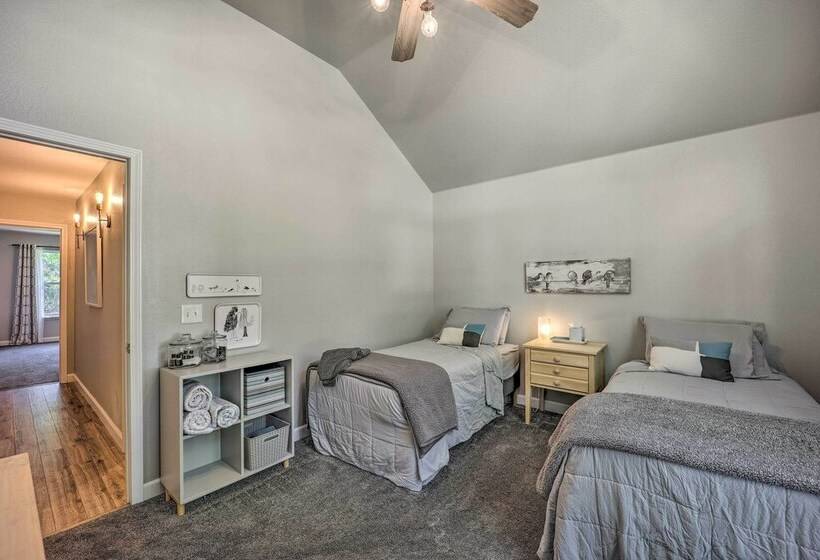 Chic Bella Vista Getaway: Bike The Back 40!